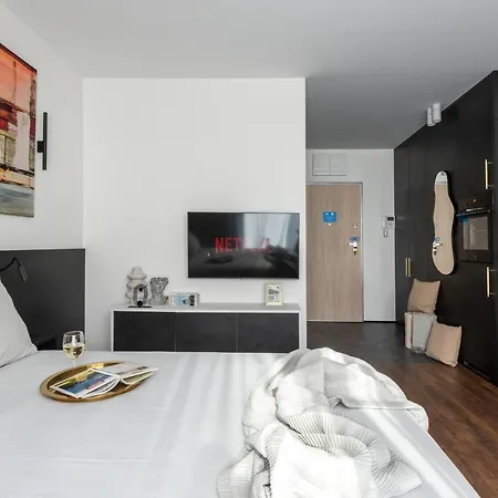 Apartamenty-wroc Ksiecia Witolda By The River Vratislav